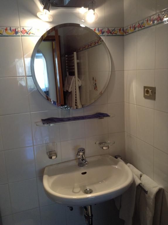 Aparthotel Garni Hofer Sexten Habitación foto
